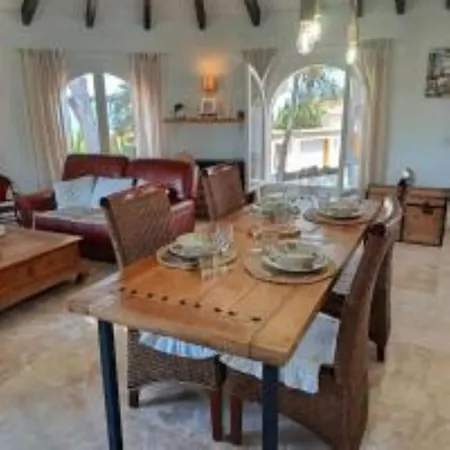 Les Pins Villa *