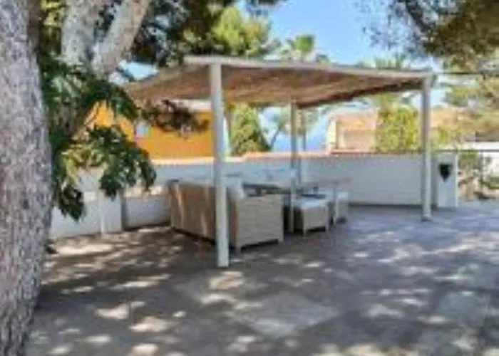 Les Pins Villa *